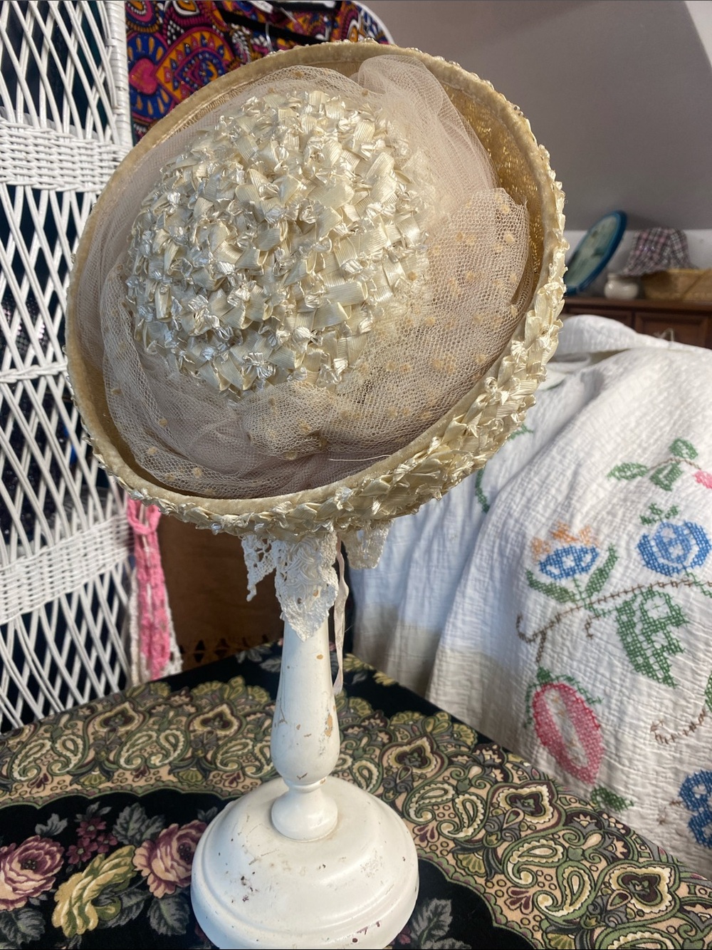 Vintage 1940’s-Decorative -Raffia-Ribbon weave & Lace Tulle Brim Hat